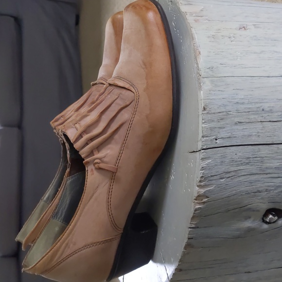 Fidji Woman's Leather Slip On Shoes, Tan, size 40, 1.5" heel, - Picture 8 of 8